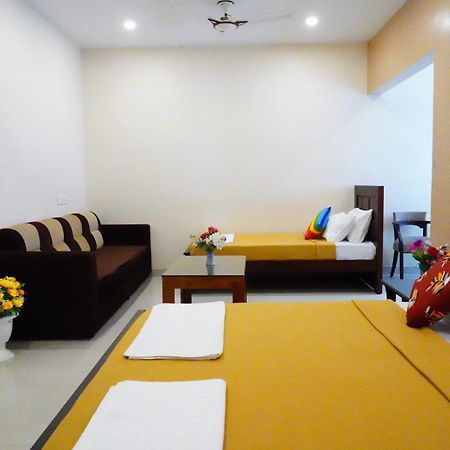 Отель Vinayagam Residency Arcot Экстерьер фото