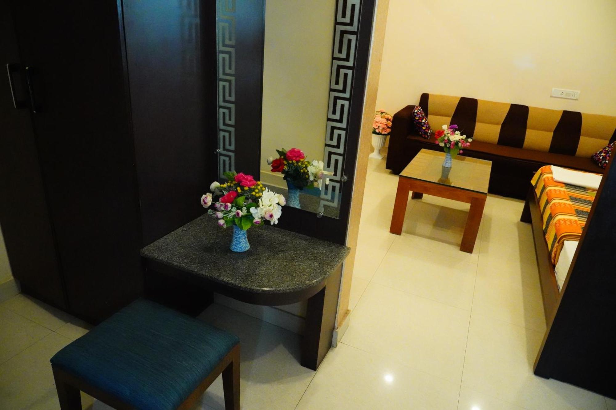 Отель Vinayagam Residency Arcot Экстерьер фото