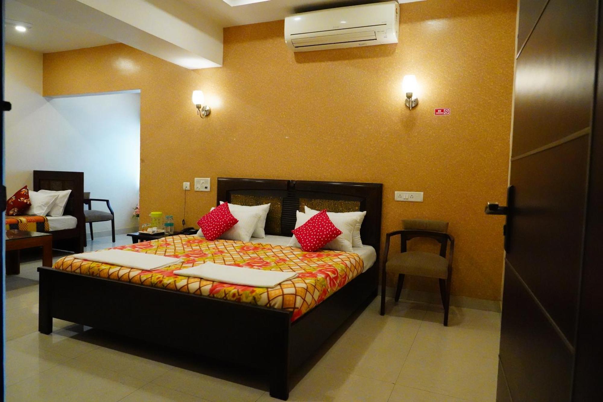 Отель Vinayagam Residency Arcot Экстерьер фото