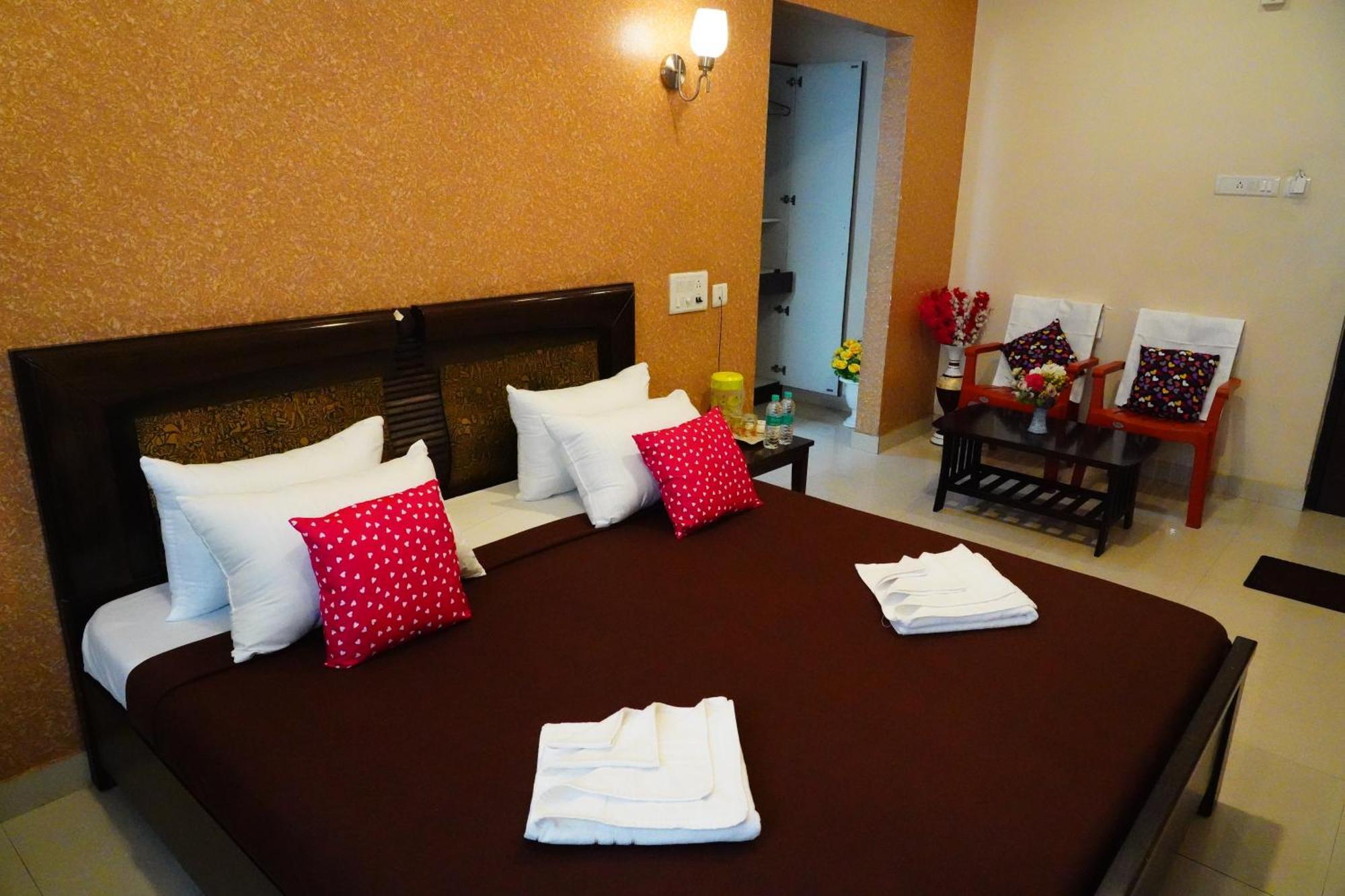 Отель Vinayagam Residency Arcot Экстерьер фото