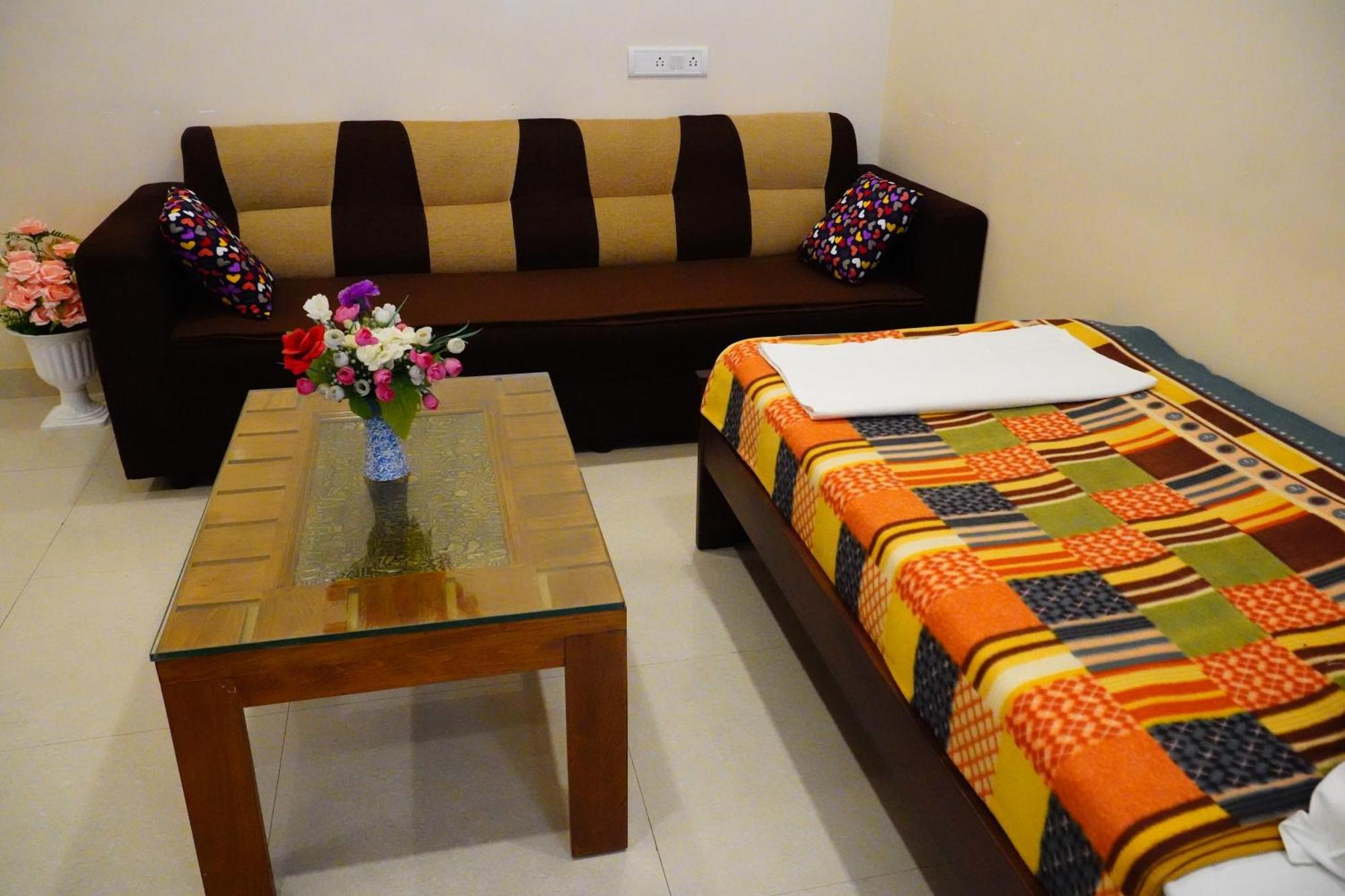 Отель Vinayagam Residency Arcot Экстерьер фото