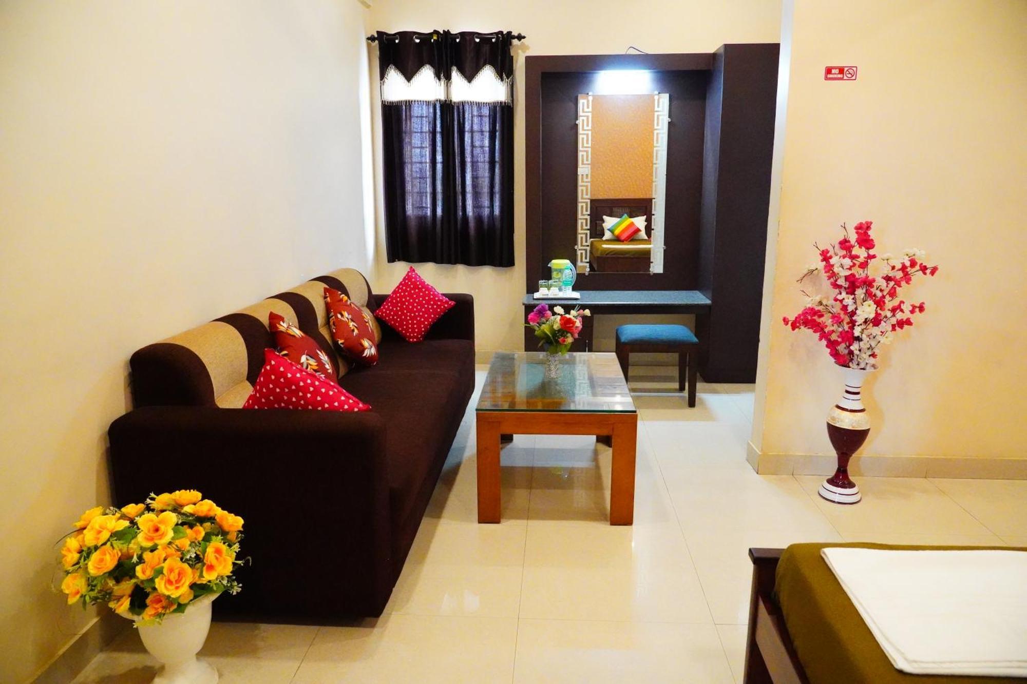 Отель Vinayagam Residency Arcot Экстерьер фото