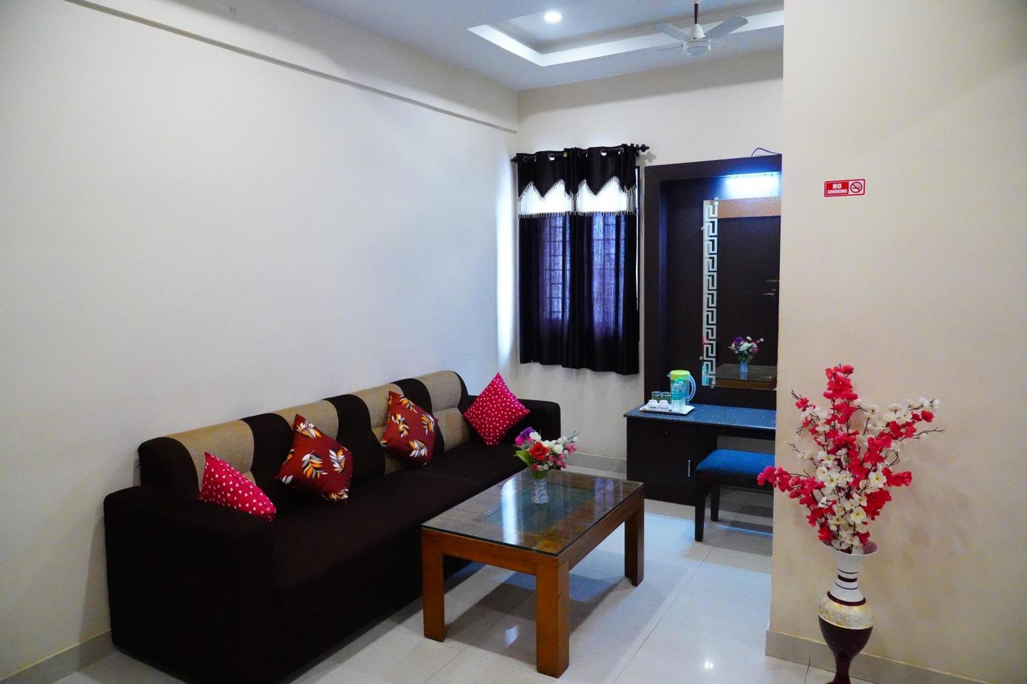 Отель Vinayagam Residency Arcot Экстерьер фото