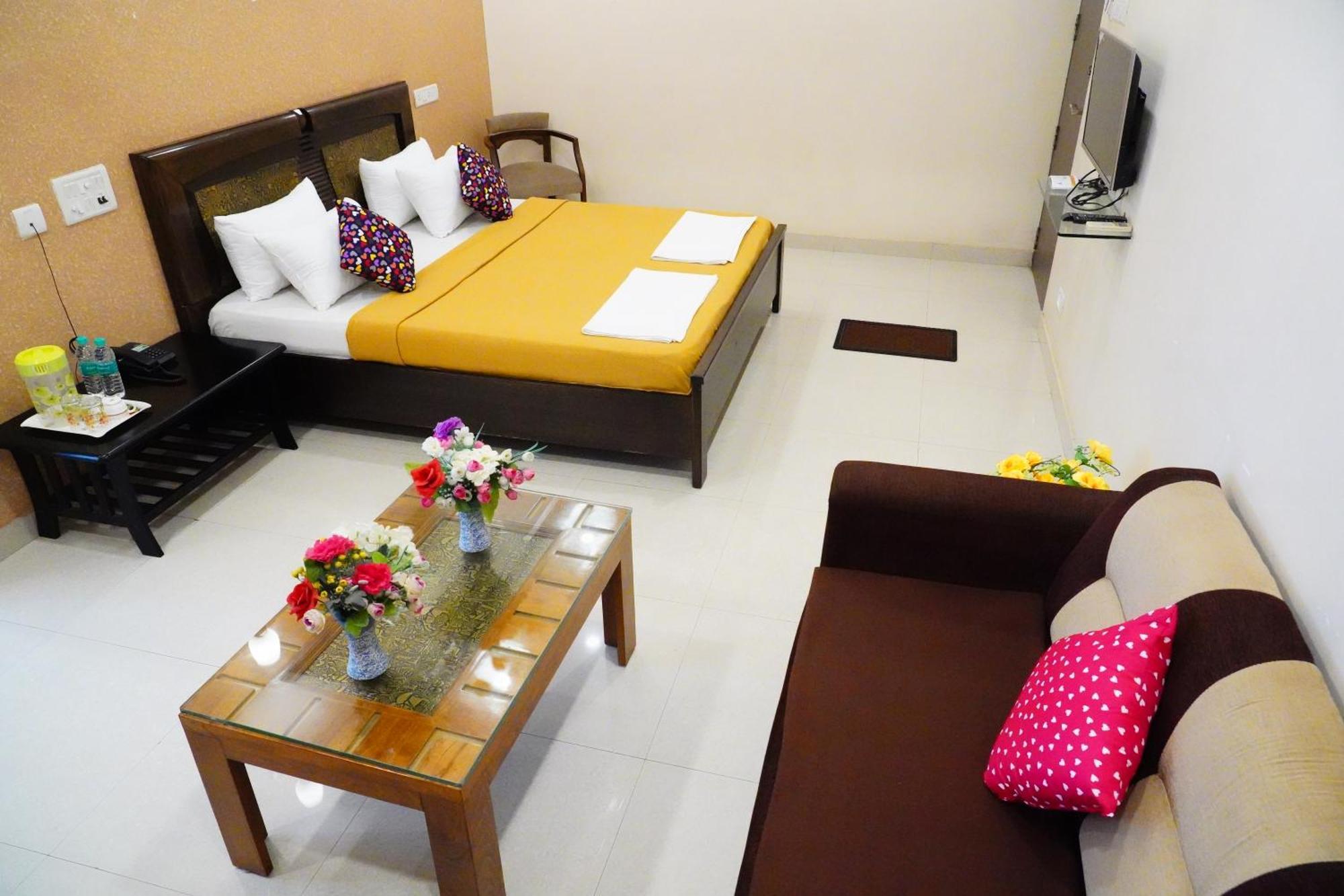 Отель Vinayagam Residency Arcot Экстерьер фото